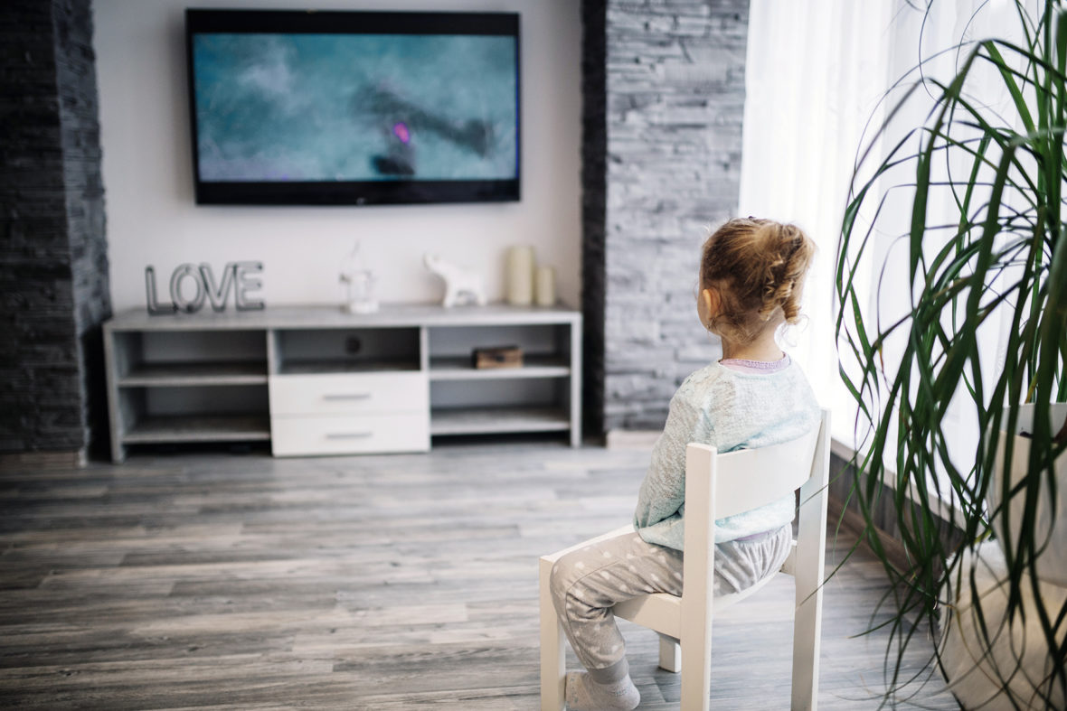 jak ograniczyć czas dzieci przed telewizorem